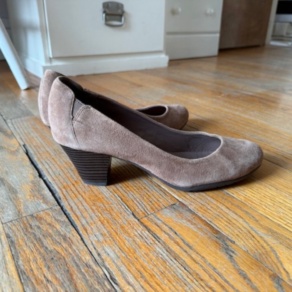 Easy Spirit E360 Tan Suede Pumps - never worn